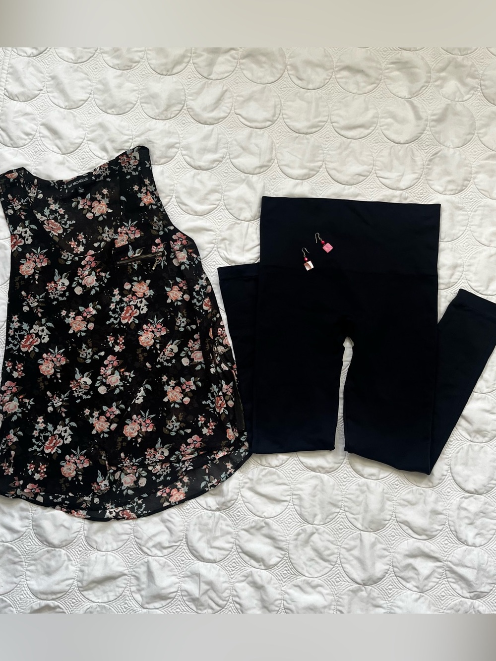 Bundle of top, leggings, and earrings, juniors L